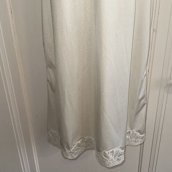Vintage Shadowline off white nylon full slip with lace trim - Picture 3 of 9